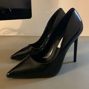 Steve Madden - Vala black patent pump